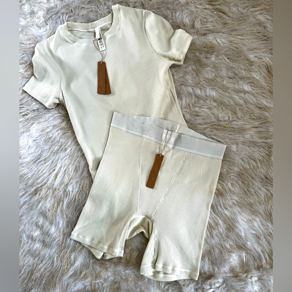Skims Lounge Set